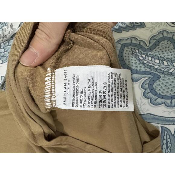 American Eagle Soft & Sexy Lightweight Crewneck Brown T-Shirt- Size Medium - Picture 8 of 8